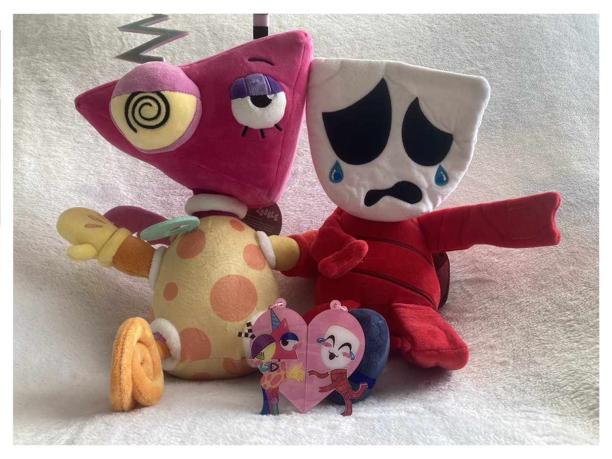 #abstragedy keychains available now bc neither of them are abstracting this week trust 🙏
#tadc #theamazingdigitalcircus #gangle #zooble