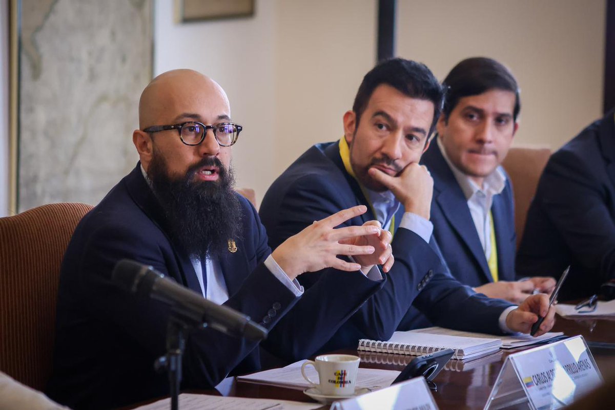 APC Colombia tweet media