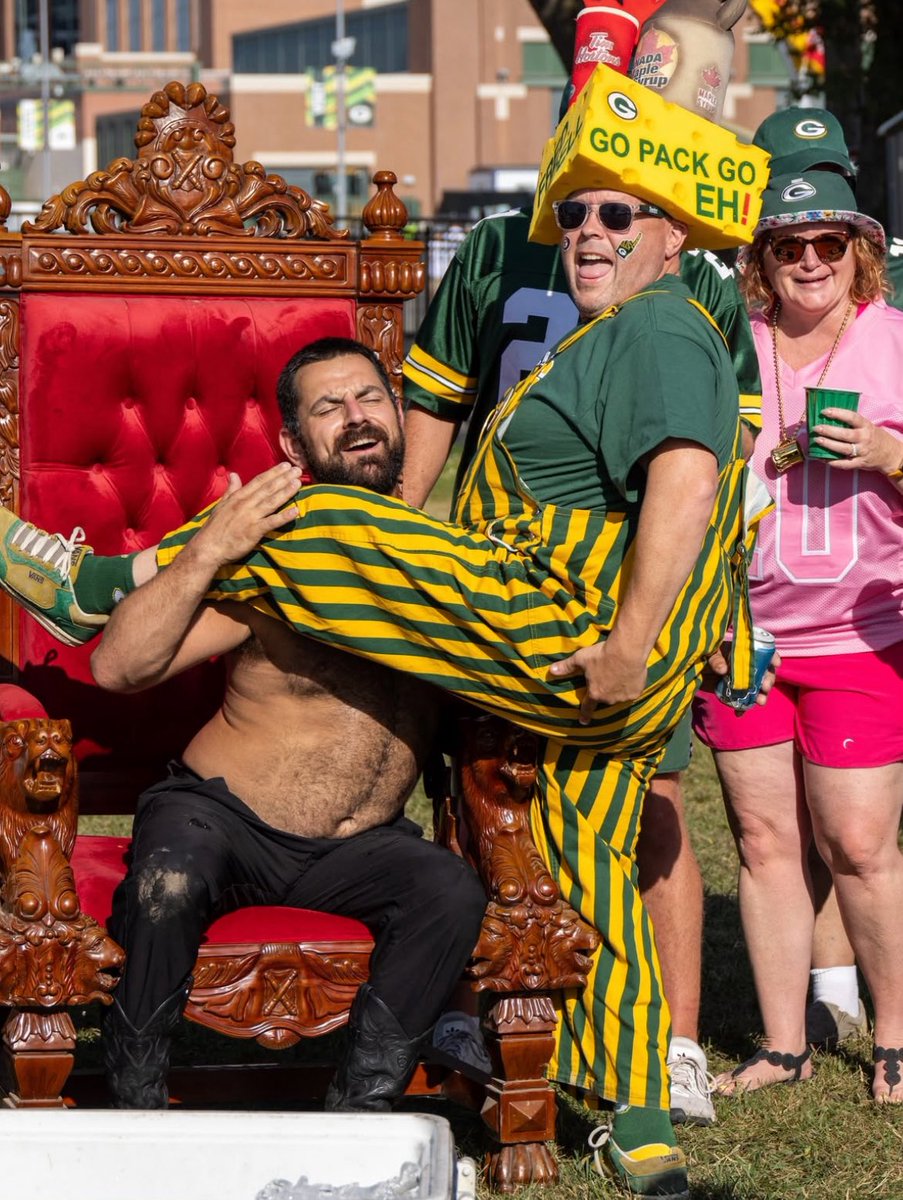 Tailgreeter tweet media