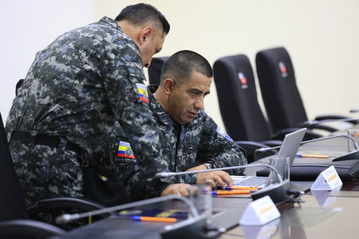 Desde Machala, el Bloque de Seguridad, liderado por el presidente <a href="/DanielNoboaOk/">Daniel Noboa Azin</a>, evaluó los primeros resultados del toque de queda y articuló nuevas acciones en territorio que fortalecen la seguridad ciudadana para brindar tranquilidad a las familias ecuatorianas. 🇪🇨