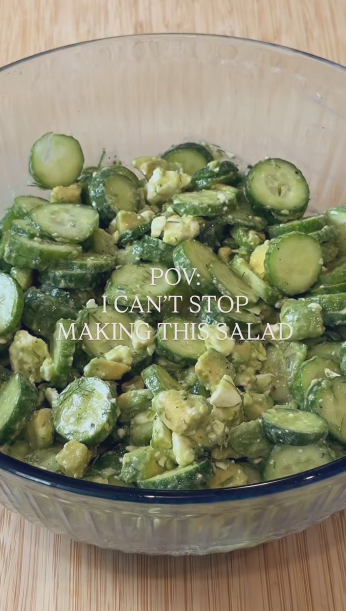 EvaLovesDesign's tweet image. Make this 🍀 🥗 🥒🥑 St. Paddy's Day cucumber avocado salad. 

It's fresh, bright, and packed with healthy fats from avocado, cucumbers, lemon, feta, and a whole lot of dill.