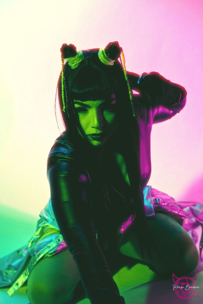 𝕿𝖍𝖊 𝕮𝖔𝖒𝖒𝖆𝖓𝖉𝖆𝖓𝖙 tweet media