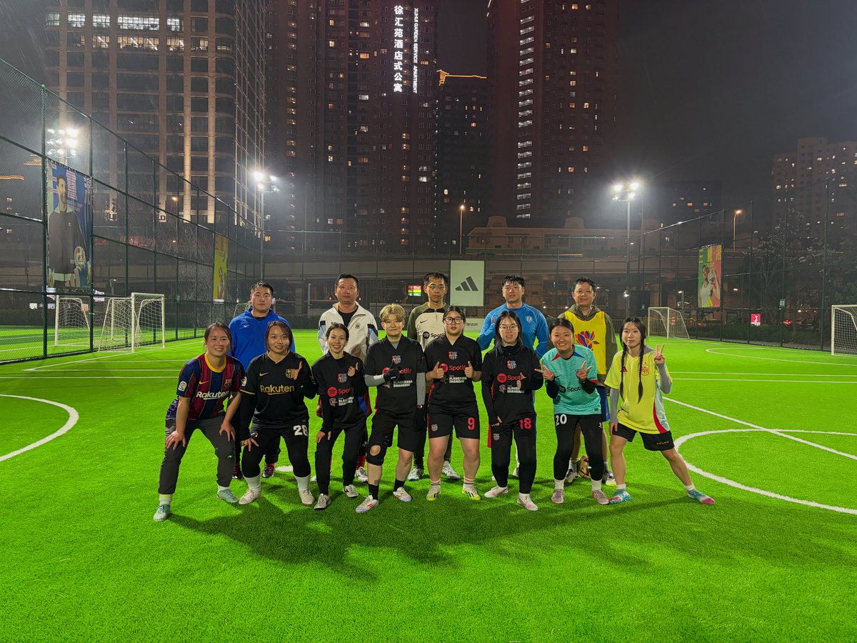 Penyashanghai's tweet photo. PB Shanghai first female football match in year of horse. #penyes
#iViscaCatalunya!🔵🔴 #BlaugranaChina #ForçaBarça #MesQueUnClub #penya #penyablaugranashanghai #barcelonista #BarcaWorld #ViscaBarca #igersFCB #FCBWorld #FCBarcelona #Barca #FCB #Cules #FCBLive #supporters #socis https://t.co/u6wTC9SZos