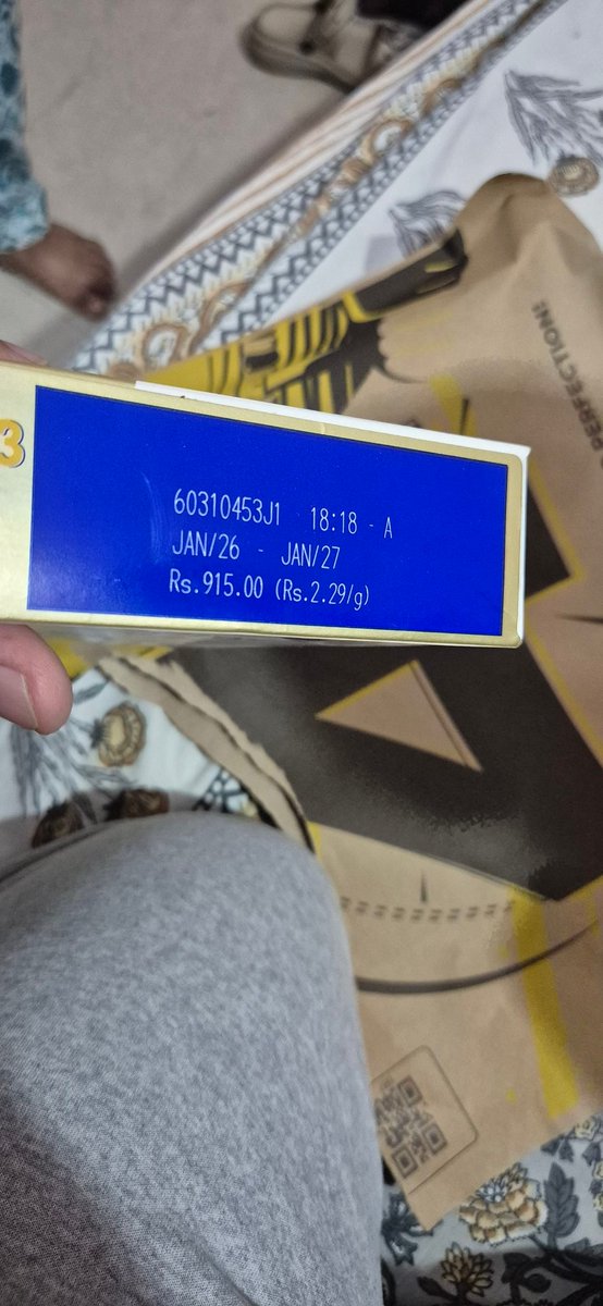 rifatgrt's tweet photo. @letsblinkit MRP par smaan de rahe hain aap n uske.upar handling charges alag se.Waise just to let u know ki medical store waale 12-15% discount par de rahe https://t.co/1lEytEWodL next time I will be careful I have been ordering same.Last 6 month se dheere se price increase. https://t.co/erQWdx9HDI