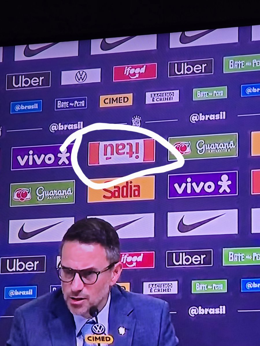MacaleDaXtz019's tweet photo. Qual e o motivo do Itaú de Cabeça pra baixo!!? @itau https://t.co/w2VEjulfFi