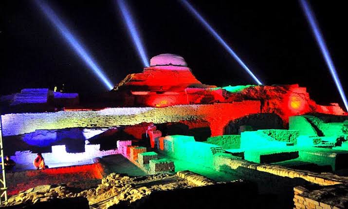 invitesbysunni's tweet photo. This image of lightened up stupa of #MohenjoDaro is taken from #SindhFestival; held in 2014 at the site - aiming to draw world's attention by reviving the glorified times of #IndusCivilization. The festival was conceived and led with a keynote talk by Chairman @BBhuttoZardari https://t.co/bVx5apDRW6