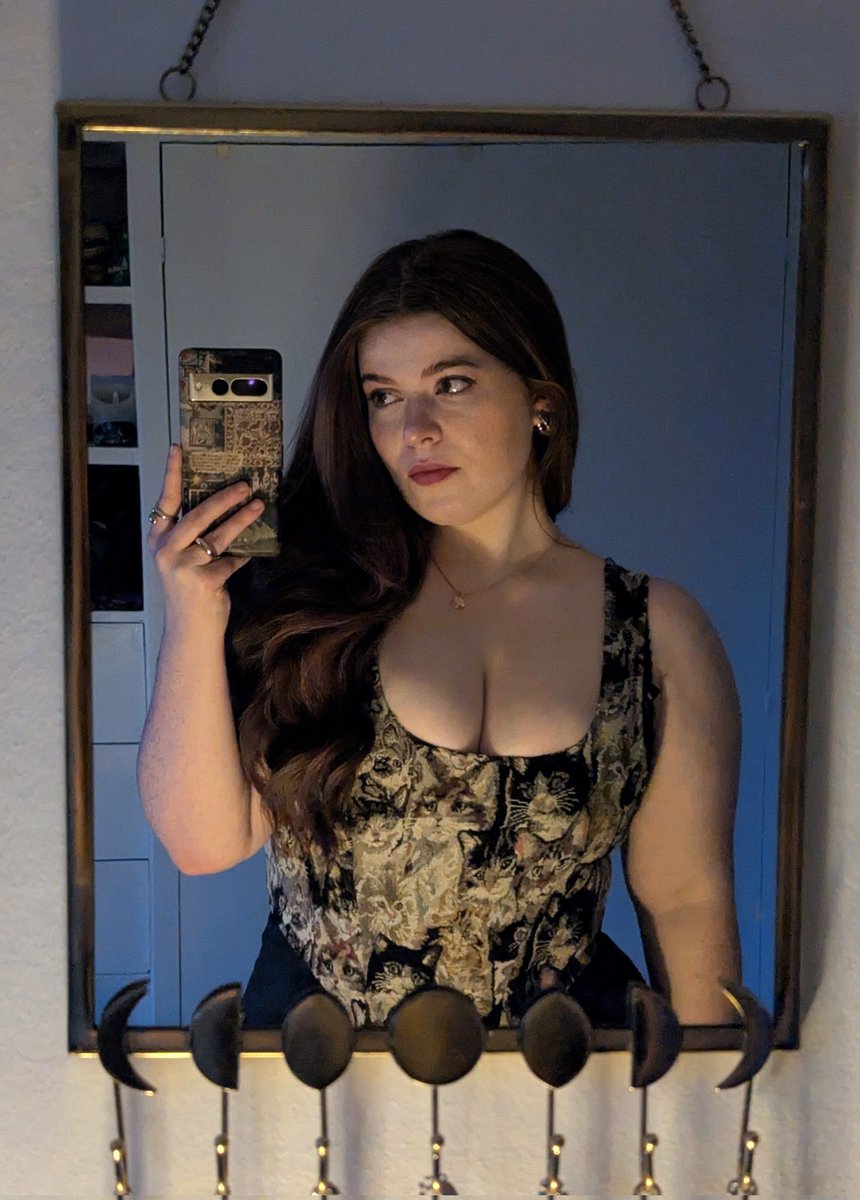 Holly-Beth tweet media