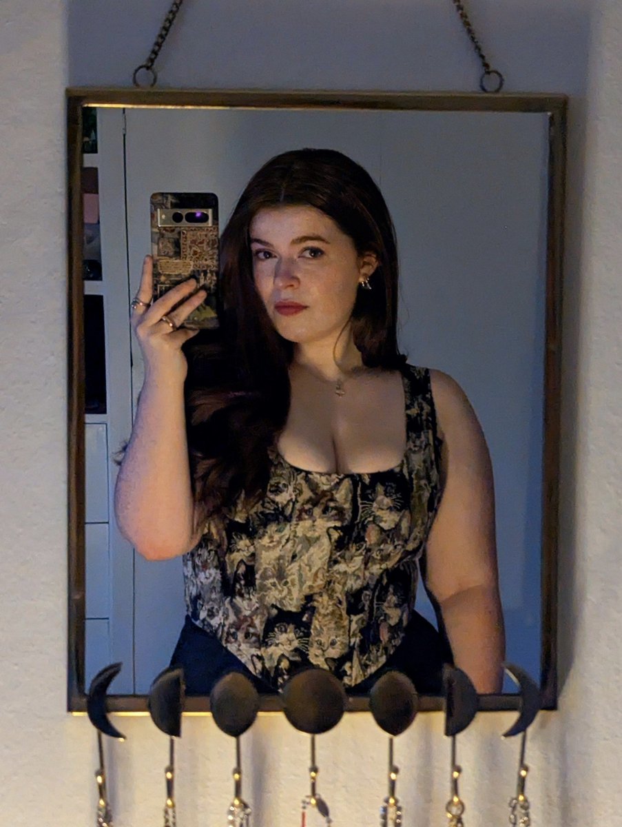 Holly-Beth tweet media