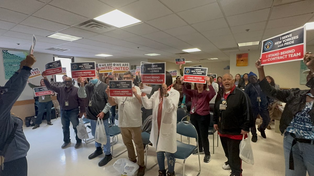 NYSPEF's tweet photo. More than 150 PEF members stopped by two Contract Meetings at Rockland PC, receiving updates from Contract Chair Darlene Williams and other elected union leaders about negotiations. More are scheduled in PEF Region 9 the rest of this month. Sign up today! https://t.co/hWql8OjOaQ https://t.co/iYTstVMTsa