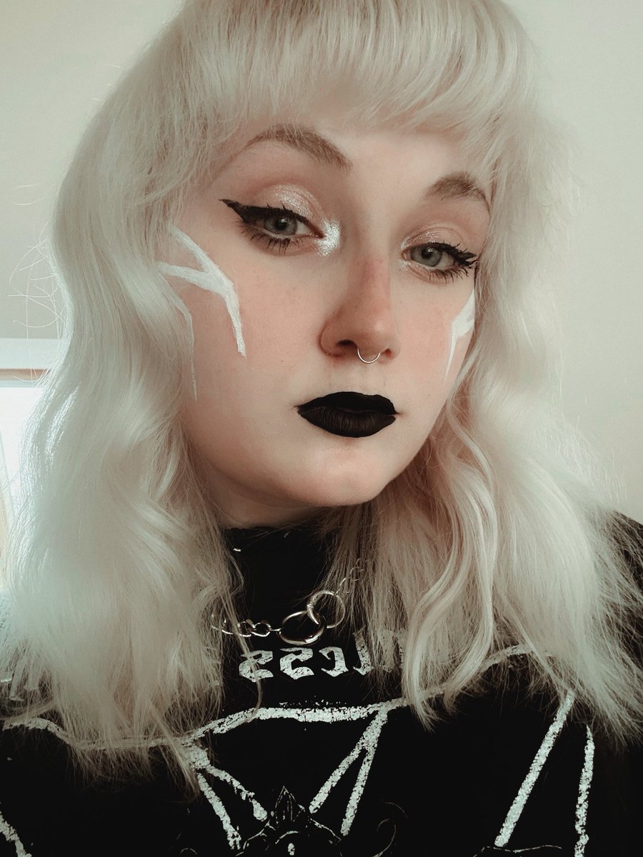 pauline 🧛🏻‍♀️ tweet media