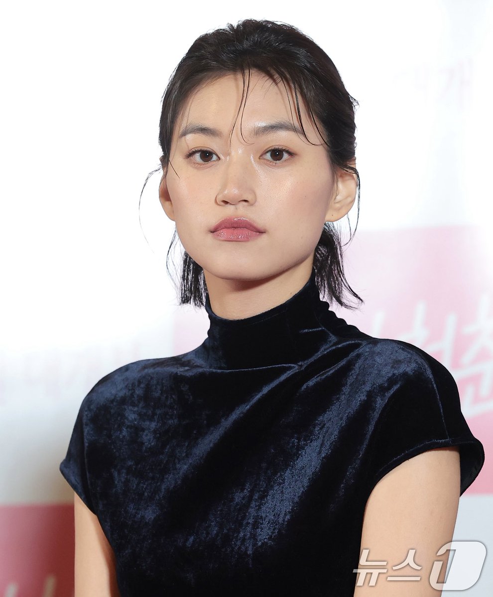 hourly doyeon tweet media