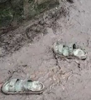These are slippers of class 4 student Tamanna Khatun. She was returning home from school when splinter from a bomb hurled following TMC's victory in last year's Kaliganj bypoll allegedly killed her. Today, CPM has nominated her mother Sabina Yasmin as it's candidate from Kaliganj
