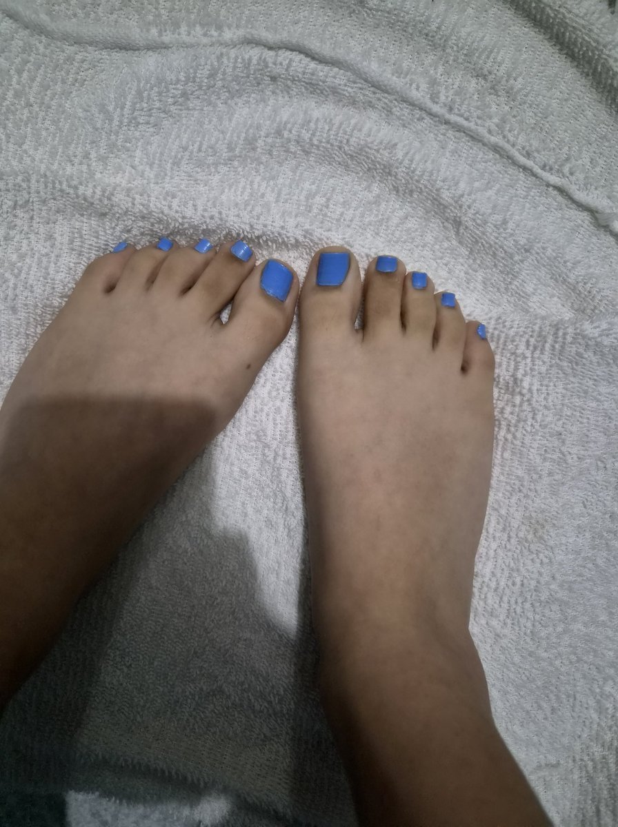 DM ME IF YOU WANT TO SEE MORE 🥵🥵 feet
Manda mensaje si quieres ver más de mis pies 
#pies #feetfetısh #feetworshi̇p #feet #pies #fetiche