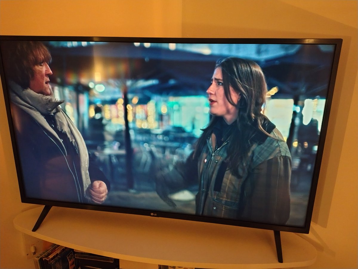 observe the absurd 💜🙂 tweet media