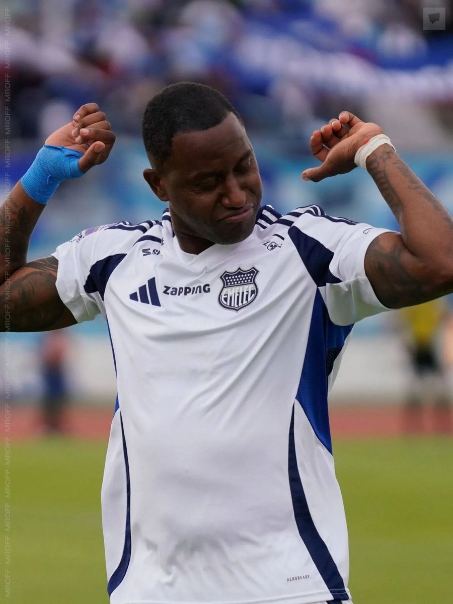MrOFFSIDER's tweet photo. Jaime Ayoví jugará su último partido profesional ante Deportivo Cuenca y se retirará. El ecuatoriano asumiría la presidencia de las formativas de Emelec. 

ℹ️ @RonaldPin_ https://t.co/zim9nfmFiG