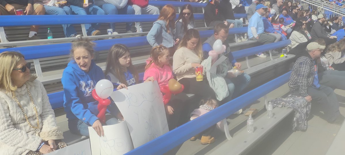 BamaMama143's tweet image. We win some we lose some keep your head up gals y'all are very respectful &amp;amp; respected you made these lil ladies day 🫶 they're on yalls IG but I don't  have IG so I figured I'd share it here #UKSoftball #1Fans