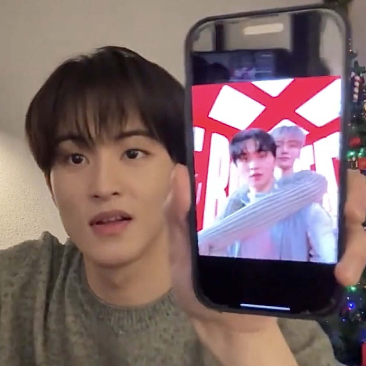 ลงอวด                                               อวดไม่ยอมลง