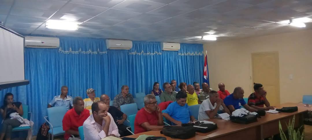 CubaMES's tweet photo. ✨En un ambiente marcado por el espíritu autocrítico y el compromiso con la calidad, la @Universidad_UDG  desarrolló el balance de los objetivos de trabajo correspondientes al año 2025. 

ℹ️📷 #UDGranma 
#Cuba #UniversidadCubana #MES50Años #100AñosConFidel https://t.co/8RpzCLnzSa