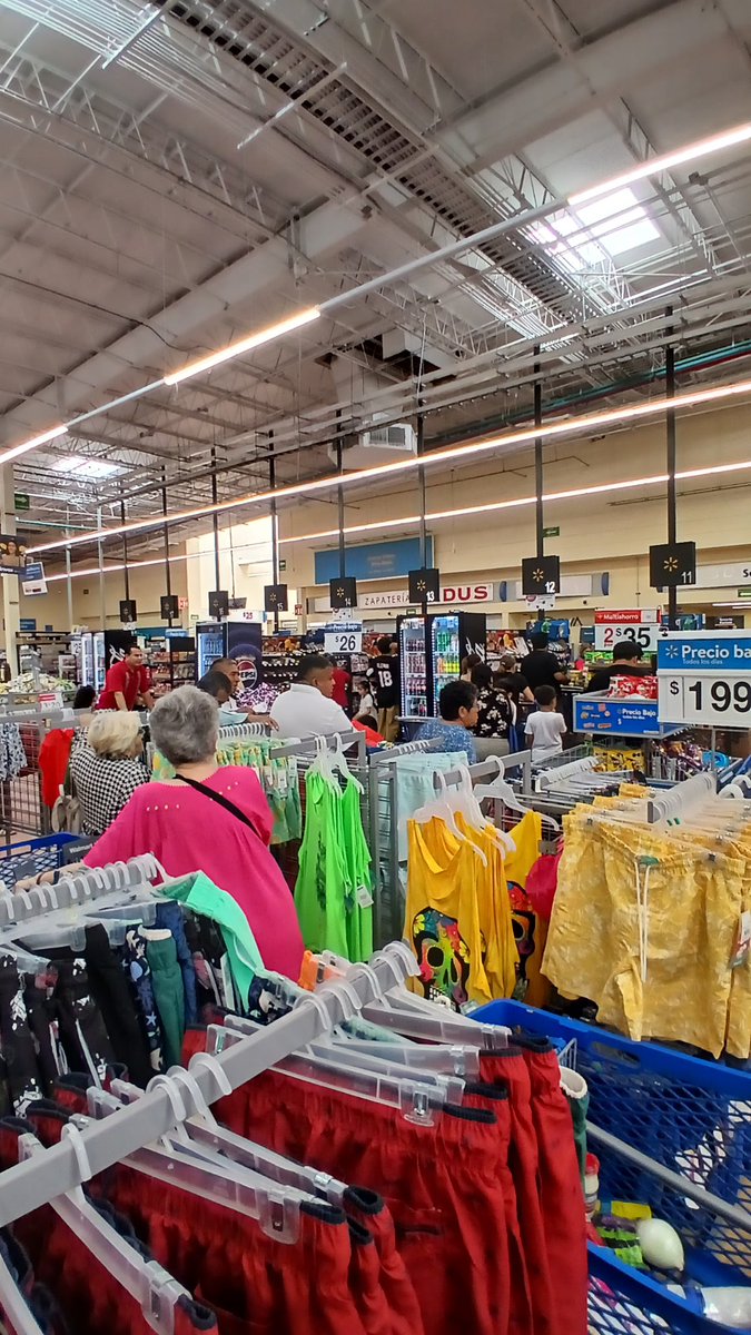 DavidGarcaVive1's tweet photo. @WalmartMexico  hoy lunes 16 de marzo terrible servicio en Walmart Comalcalco Cancún. No hay productos anaqueles vacíos y solo dos cajas funcionando en día festivo, cada vez peor 😔 https://t.co/HadHWfMETE