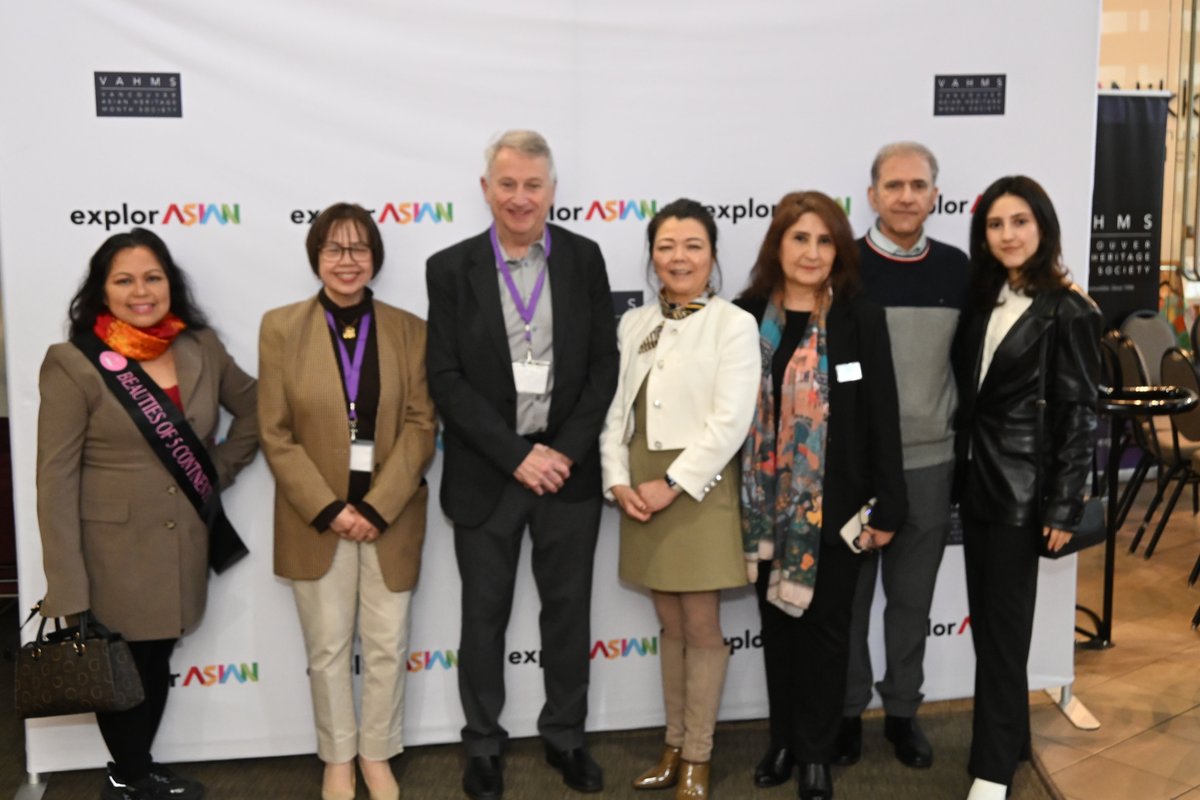 explorASIAN tweet media