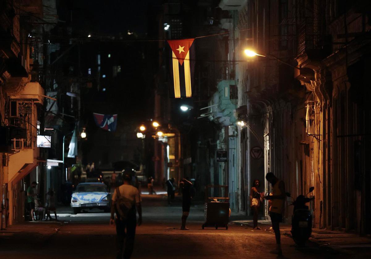 eduardomenoni's tweet photo. 🚨| ÚLTIMA HORA: El régimen cubano anuncia un apagón total en todo el país. 🇨🇺 https://t.co/VfwmRqpWEv