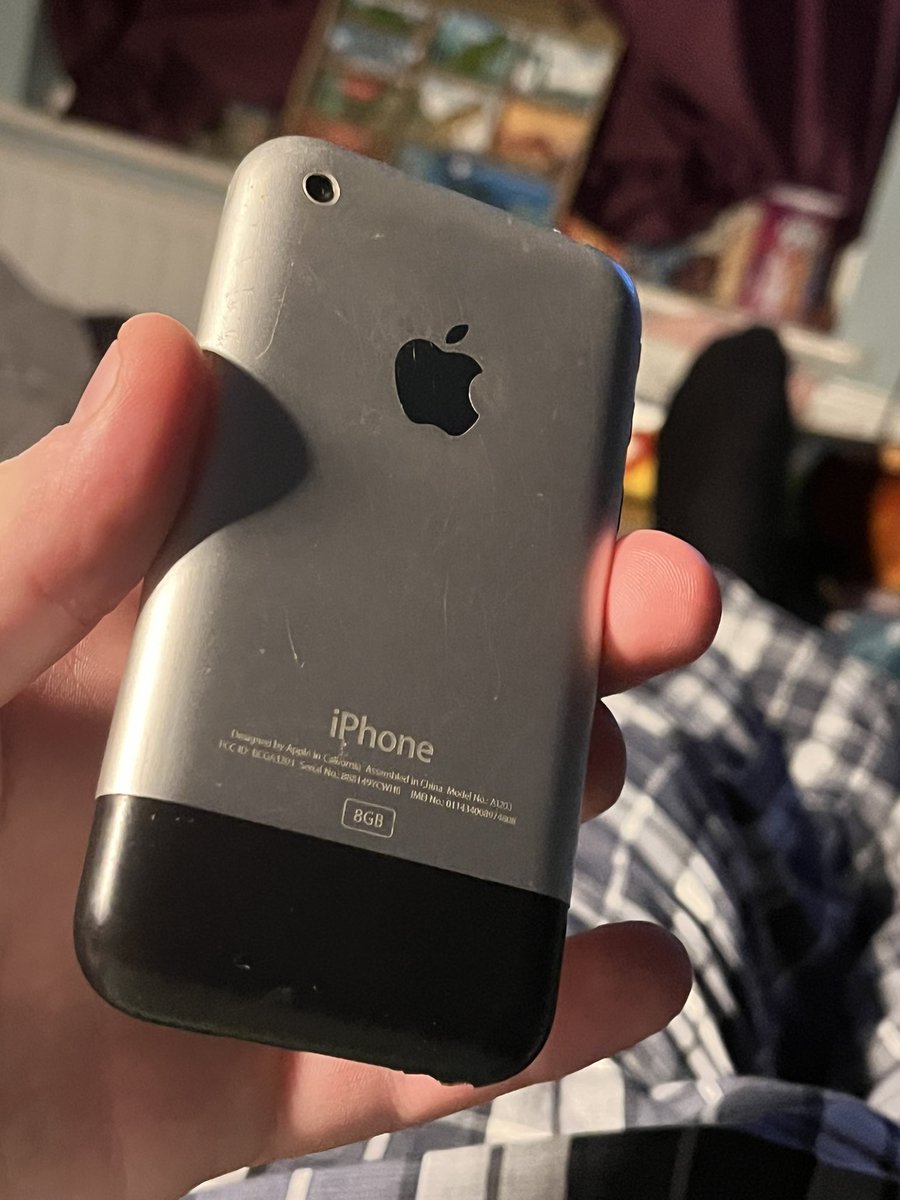 iPOddities tweet media