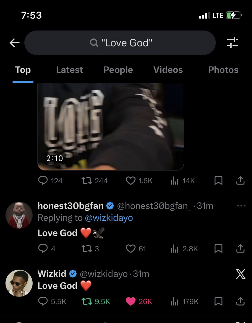 威兹基德“Love God”帖文及热搜截图