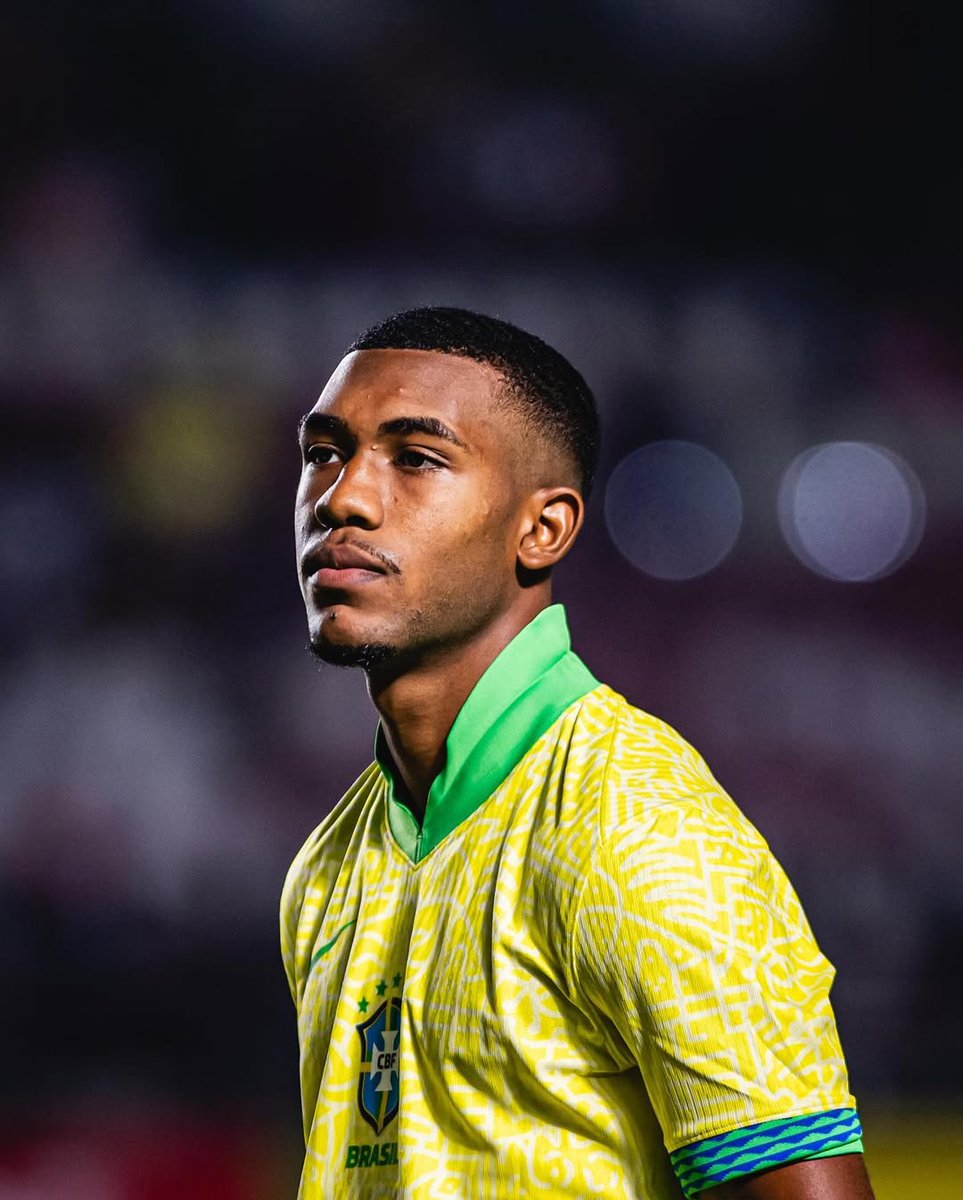 "Rayan é um jogador potente, ordenado, tem qualidade, tem boa atitude no campo, se apresentou muito bem na Premier League.

Ele tem futuro na seleção. Não sei se para a próxima Copa do Mundo, mas, pelo que ele está fazendo, merece estar aqui."

— Carlo Ancelotti
