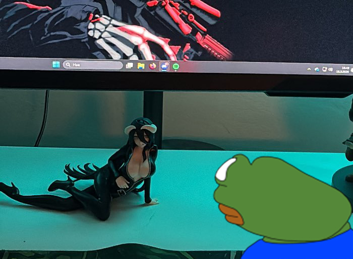JohnKeyframe's tweet photo. @ElinaJasmin Is there enough space for a mouse? It seems like there's only space for two at a time https://t.co/pvH6EPXfjG