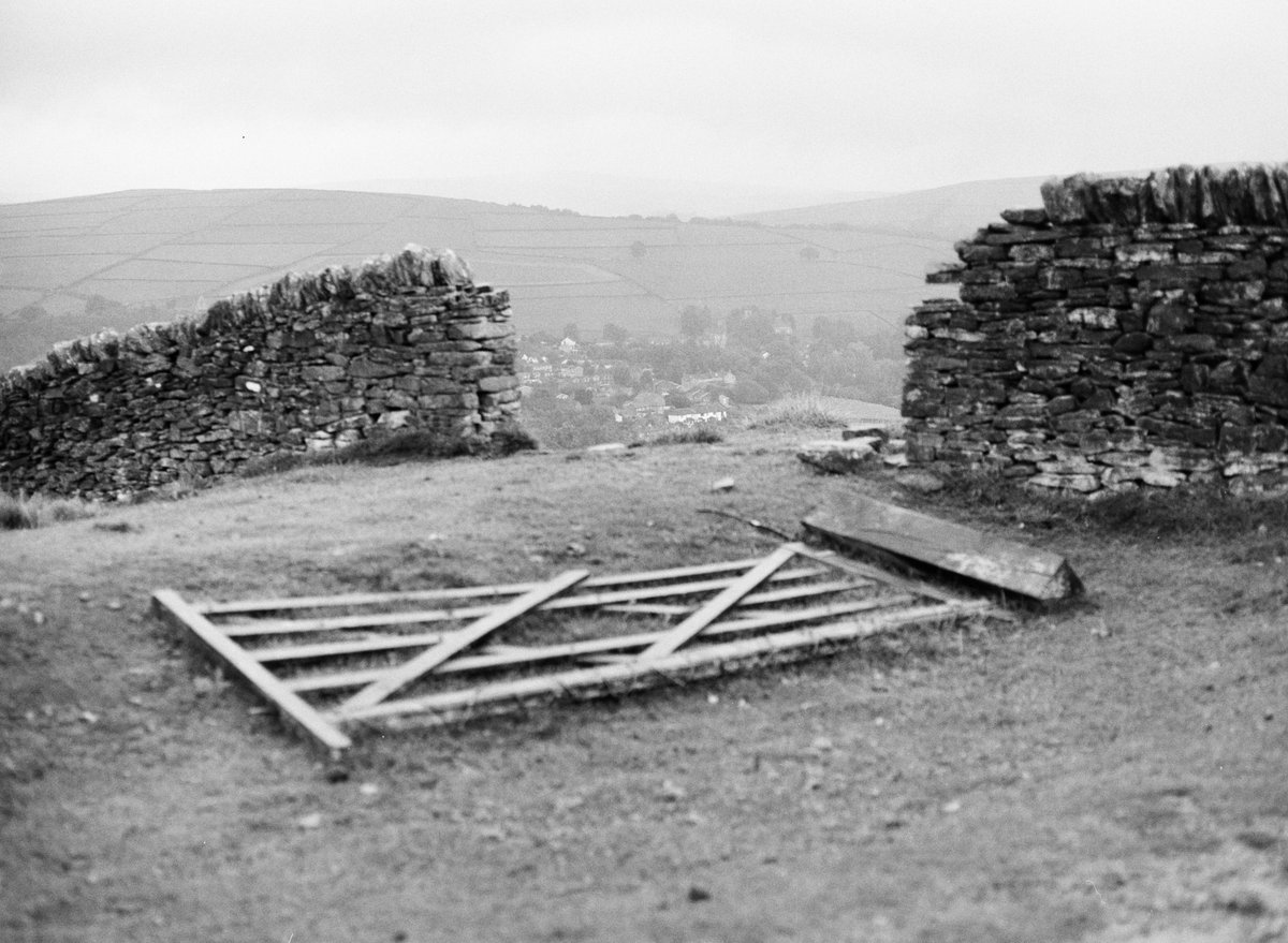 0litownsend's tweet photo. The edge of #ThePeakDistrict on #BlackandWhite Medium Format #Film https://t.co/lJJjBIbgJ3