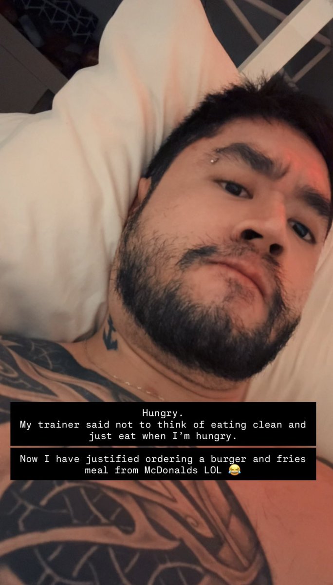Alex 🍼🦦 tweet media