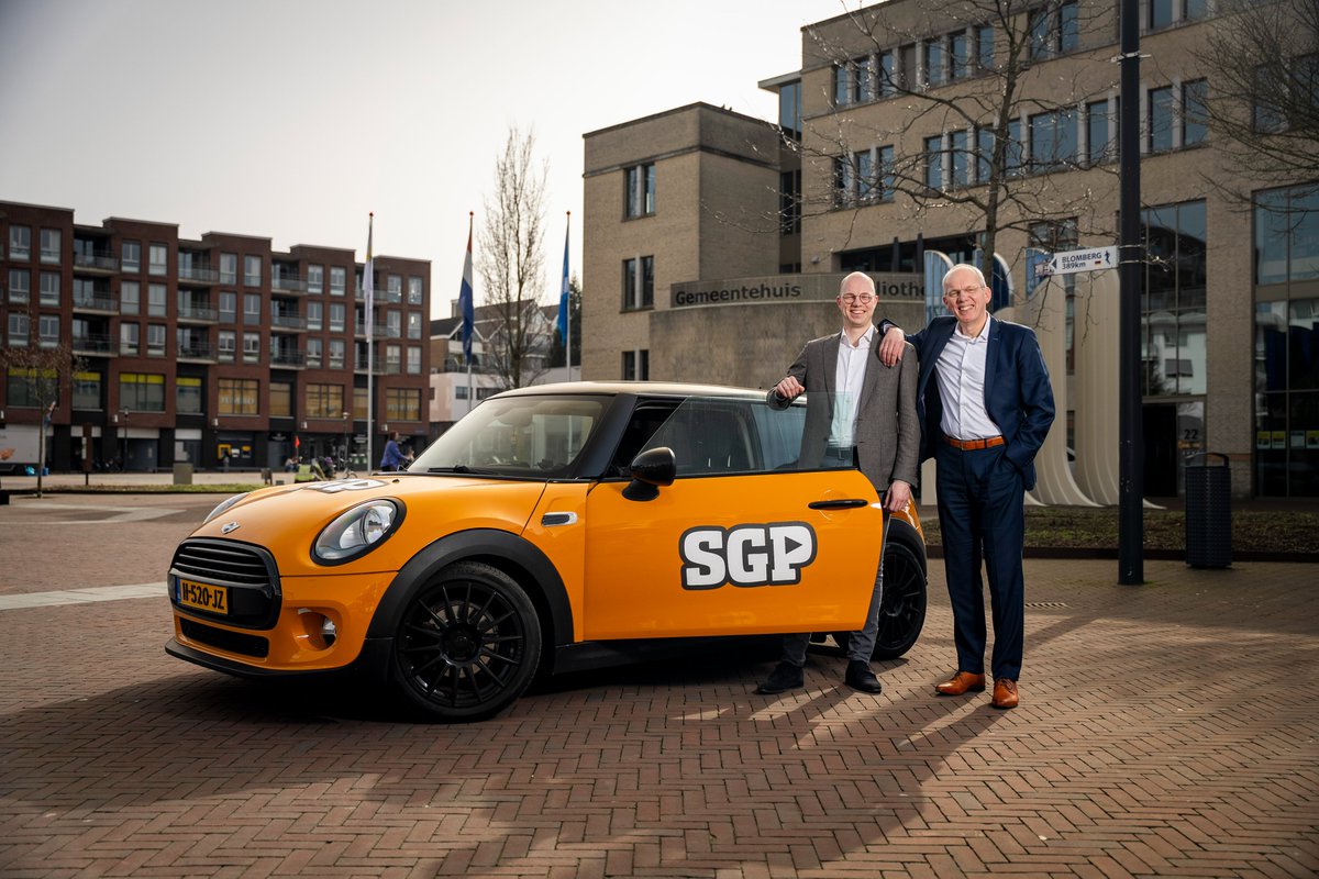 Hun gemeenten zijn verschillend, maar de lijsttrekkers lijken op elkaar. Eric en <a href="/ArdjanBoersma/">Ardjan Boersma</a> trekken de SGP-kar in Alblasserdam en Papendrecht.

Lees het dubbelinterview in het RD via rd.nl/artikel/114229…

Foto: Cees van der Wal
