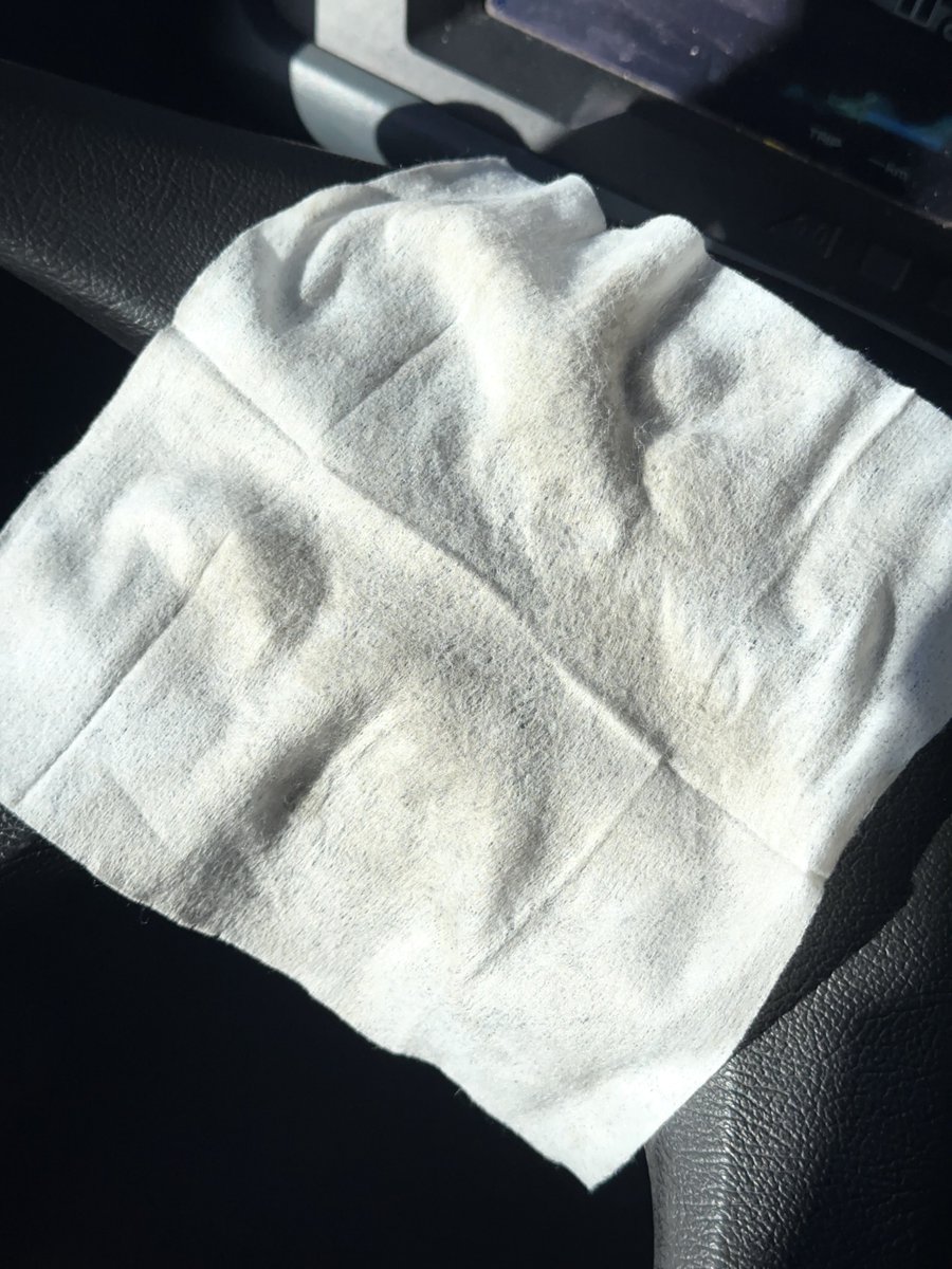 Практически каждый раз (за редким исключением) принимая автобус я протираю руль и другие органы управления влажными салфетками.
Картина после моих действий вот такая.