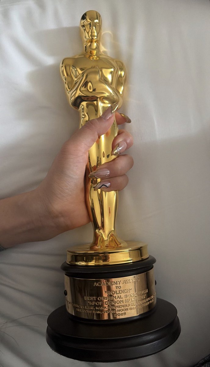 Ejaenews's tweet photo. 📸 EJAE’s oscar via Instagram https://t.co/1s694w0NhL