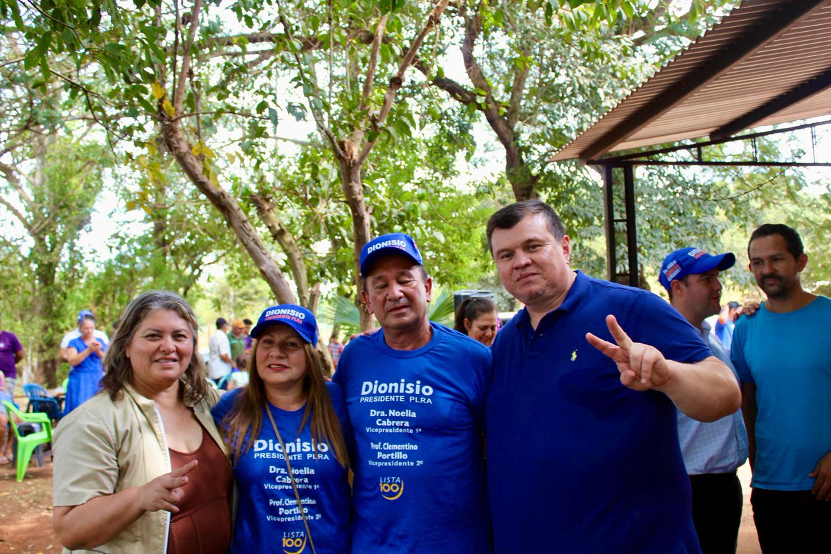 ElRolfi_Py's tweet photo. Dionisio Amarilla propone revitalizar el PLRA con jóvenes y mujeres rumbo al 2028

El senador Dionisio Amarilla planteó la necesidad de vigorizar el Partido Liberal Radical Auténtico (PLRA) con la fuerza de los jóvenes y la capacidad creativa de las mujeres, con el objetivo de reorganizar al partido y proyectarlo nuevamente hacia el poder en el año 2028.

El legislador, candidato a la presidencia del PLRA por el movimiento Diálogo Azul, impulsa su campaña bajo el lema “Mejor que hablemos con todos”, y recientemente desarrolló una intensa agenda política en el departamento de Canindeyú.

Durante su visita a Salto del Guairá, participó de un encuentro político con dirigentes y candidatos locales, entre ellos; Paulino Díaz, candidato a concejal, Osvaldo Báez, candidato a presidente de comité, Francisco Villalba, candidato a intendente, Mariana Servián Kori, candidata a concejal y la Dra. Lary Parra, candidata a miembro del Directorio.

Posteriormente, en Puente Kyjhá, mantuvo otra reunión política con referentes liberales de la zona, donde participaron: Yolanda Benítez, candidata a concejal, Adalberto Brítez, candidato a presidente de comité, Gustavo Sosa, candidato a concejal y la Dra. Laly Parra, candidata al Directorio Nacional.
La agenda en el departamento también permitió sumar nuevos apoyos al equipo político, destacándose la incorporación de Julio Chaparro, dirigente del distrito de Ybyrarovana.

Según Amarilla, el fortalecimiento de las bases partidarias y el diálogo con todos los sectores será clave para reconstruir la fuerza del PLRA y proyectarlo nuevamente como alternativa de poder en el país.