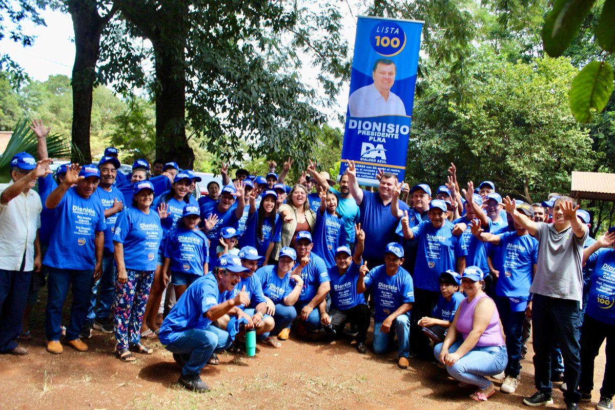 ElRolfi_Py's tweet photo. Dionisio Amarilla propone revitalizar el PLRA con jóvenes y mujeres rumbo al 2028

El senador Dionisio Amarilla planteó la necesidad de vigorizar el Partido Liberal Radical Auténtico (PLRA) con la fuerza de los jóvenes y la capacidad creativa de las mujeres, con el objetivo de reorganizar al partido y proyectarlo nuevamente hacia el poder en el año 2028.

El legislador, candidato a la presidencia del PLRA por el movimiento Diálogo Azul, impulsa su campaña bajo el lema “Mejor que hablemos con todos”, y recientemente desarrolló una intensa agenda política en el departamento de Canindeyú.

Durante su visita a Salto del Guairá, participó de un encuentro político con dirigentes y candidatos locales, entre ellos; Paulino Díaz, candidato a concejal, Osvaldo Báez, candidato a presidente de comité, Francisco Villalba, candidato a intendente, Mariana Servián Kori, candidata a concejal y la Dra. Lary Parra, candidata a miembro del Directorio.

Posteriormente, en Puente Kyjhá, mantuvo otra reunión política con referentes liberales de la zona, donde participaron: Yolanda Benítez, candidata a concejal, Adalberto Brítez, candidato a presidente de comité, Gustavo Sosa, candidato a concejal y la Dra. Laly Parra, candidata al Directorio Nacional.
La agenda en el departamento también permitió sumar nuevos apoyos al equipo político, destacándose la incorporación de Julio Chaparro, dirigente del distrito de Ybyrarovana.

Según Amarilla, el fortalecimiento de las bases partidarias y el diálogo con todos los sectores será clave para reconstruir la fuerza del PLRA y proyectarlo nuevamente como alternativa de poder en el país.