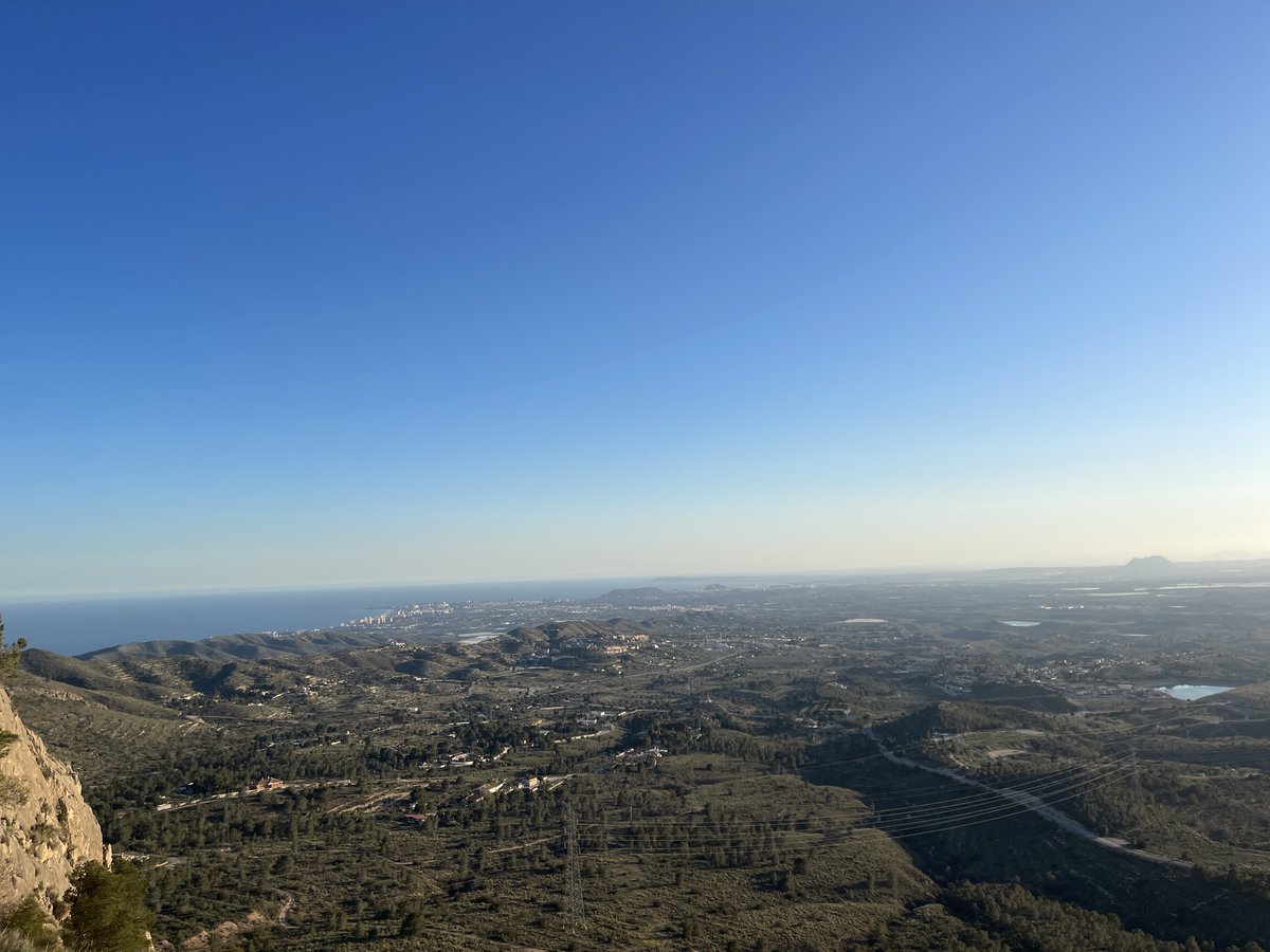 vicentbaydal's tweet photo. El nom del Cabeçó d'Or no té res a vore amb el metall preciós, sinó amb l'iber Ur (aigua). Bona prova són les Coves del Canelobre de l'interior, on en la Guerra Civil hi hagué… un taller de reparació de motors d'avions soviètics de l'aviació republicana. #lherènciainvisible https://t.co/RXvfoHO0hR
