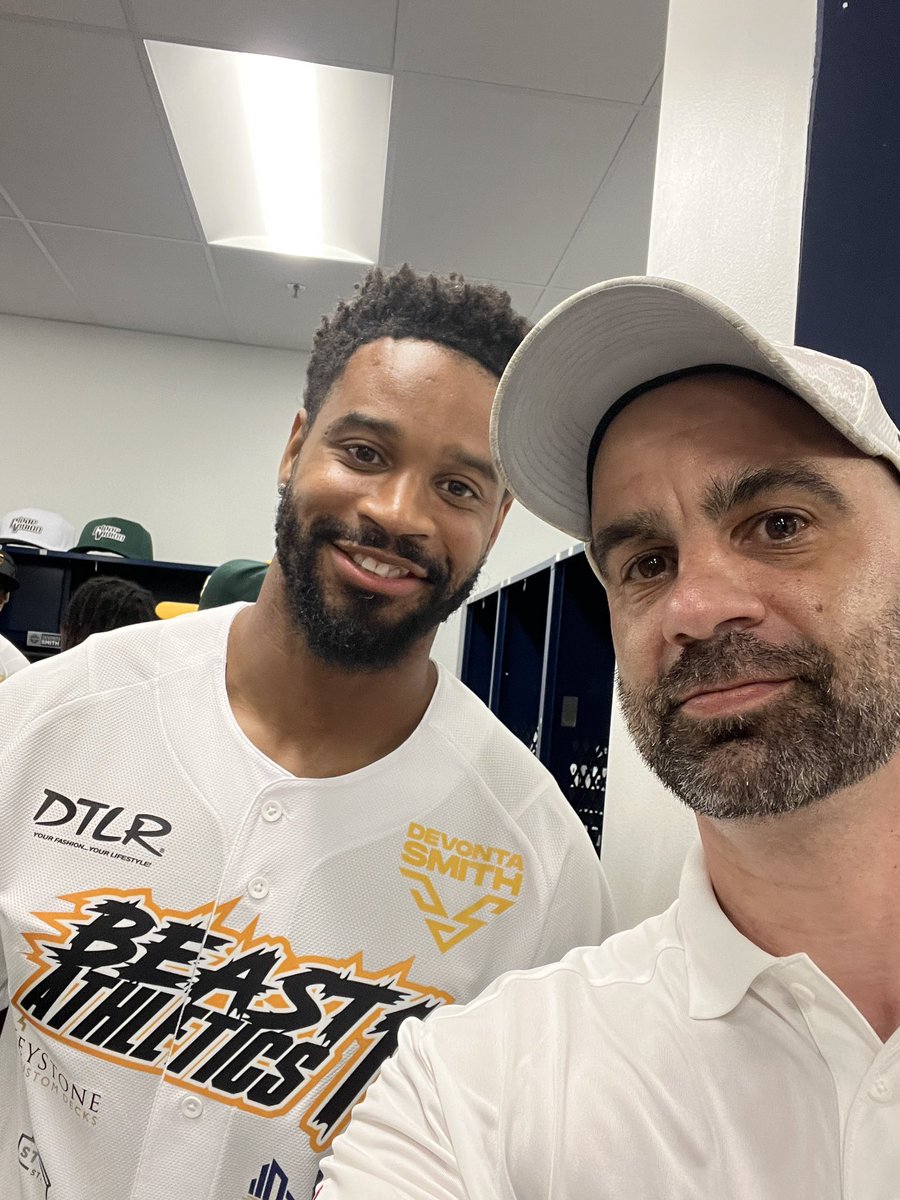 rappeezy's tweet photo. @EliotShorrParks @bigplay24slay @bigplay24slay is my favorite Eagle ever. It’ll be 2045 and I’ll still be asking him to suit up 😂 https://t.co/YyR5ZWn89q