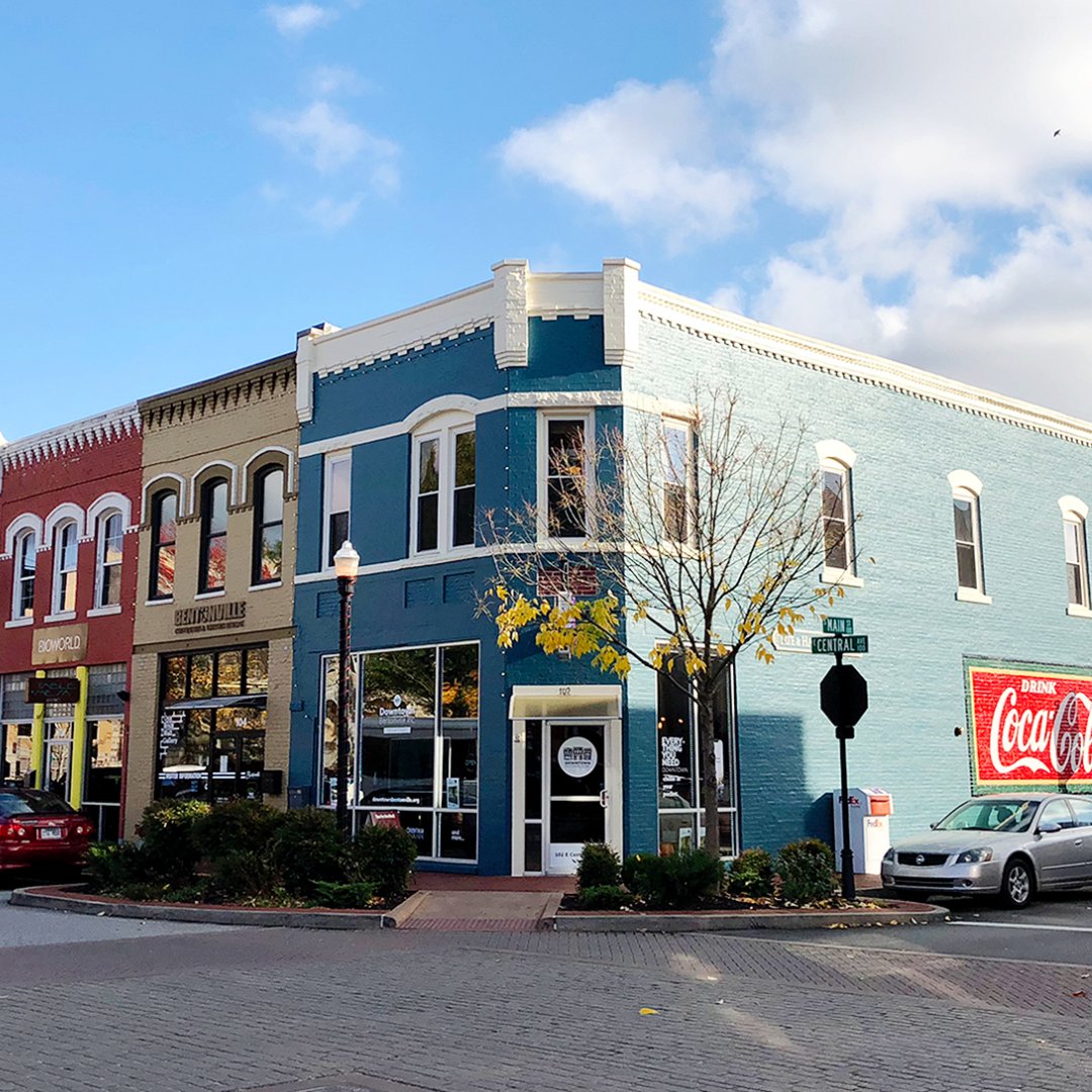 Welcome to Bentonville, AR! On top of many accolades, this city has an impressive array of museums! Check out our guide to find out the cultural destinations you’ll explore living here! 

tinyurl.com/mrau6js6 

#ExploreBentonville #BentonvilleApartments #HarbinPointeApartments