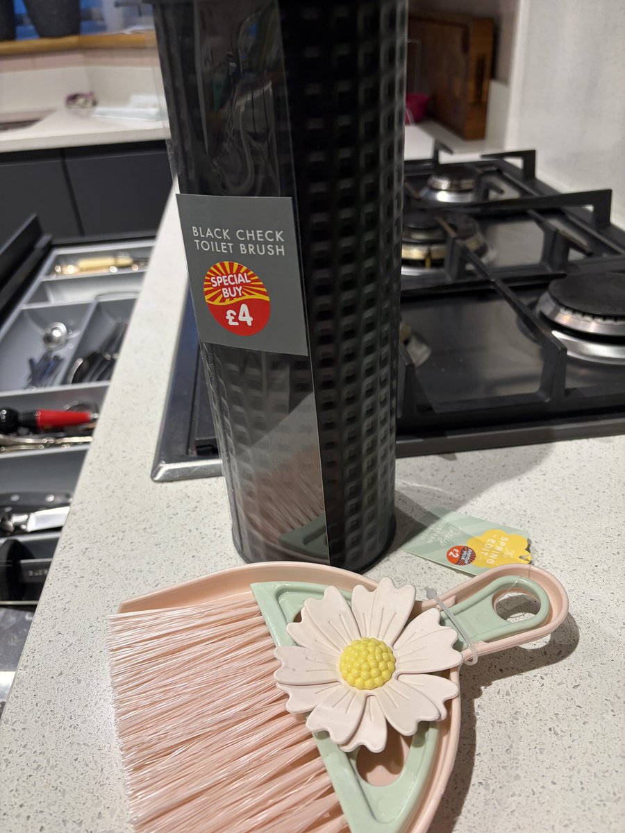 Suzanne J S tweet media