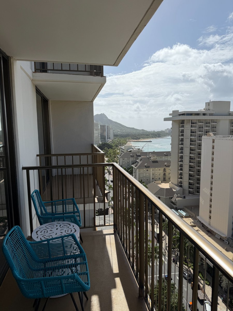 LeaLea Hawaii tweet media