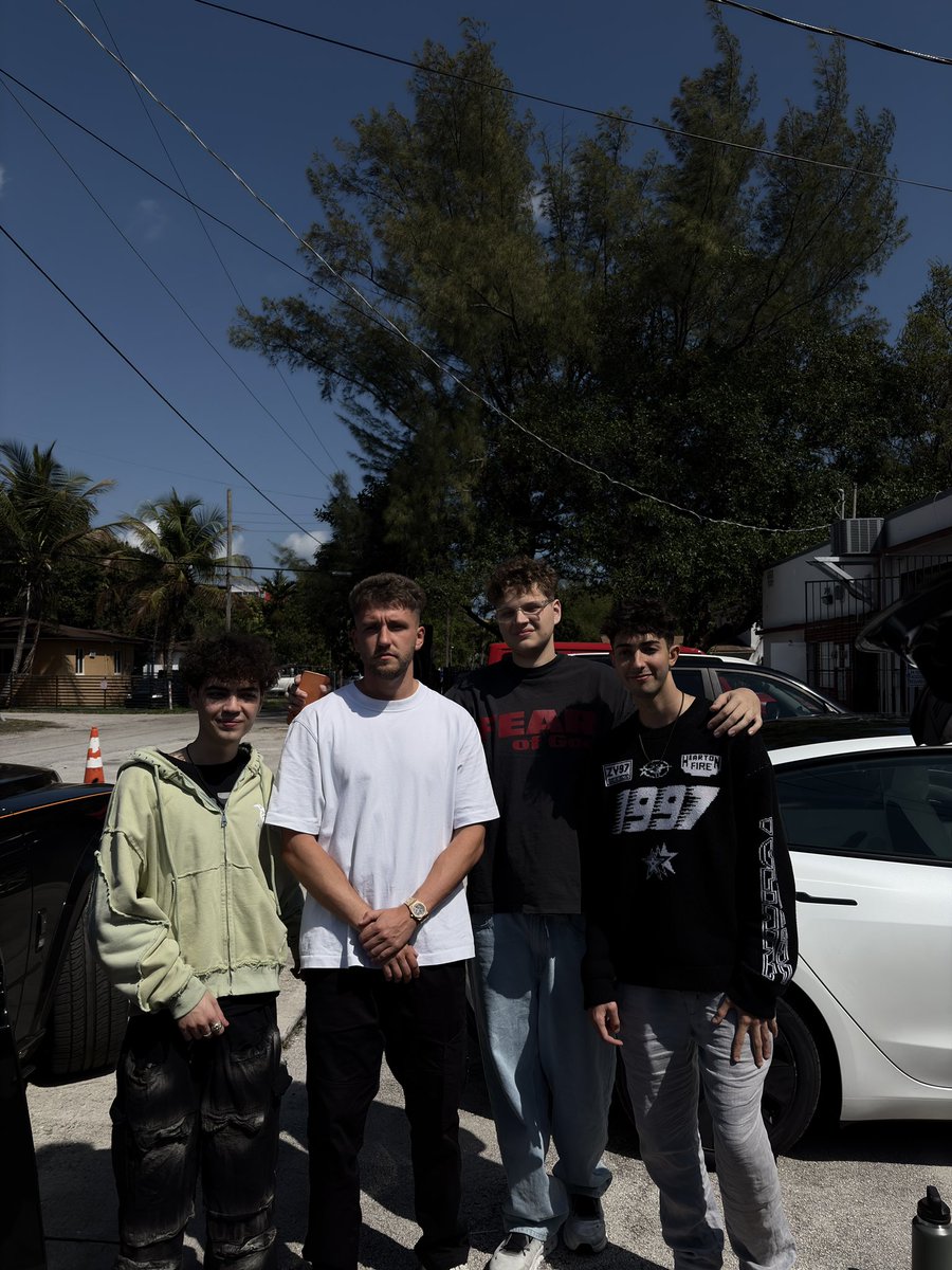 K Ξ T H tweet media