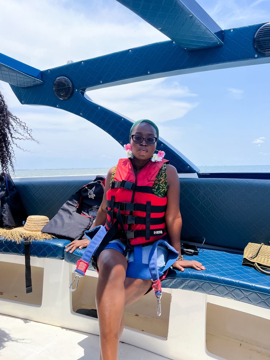 haliiiimo_'s tweet photo. Parasailing in Lagos ✅ https://t.co/hfpXUZFPE8