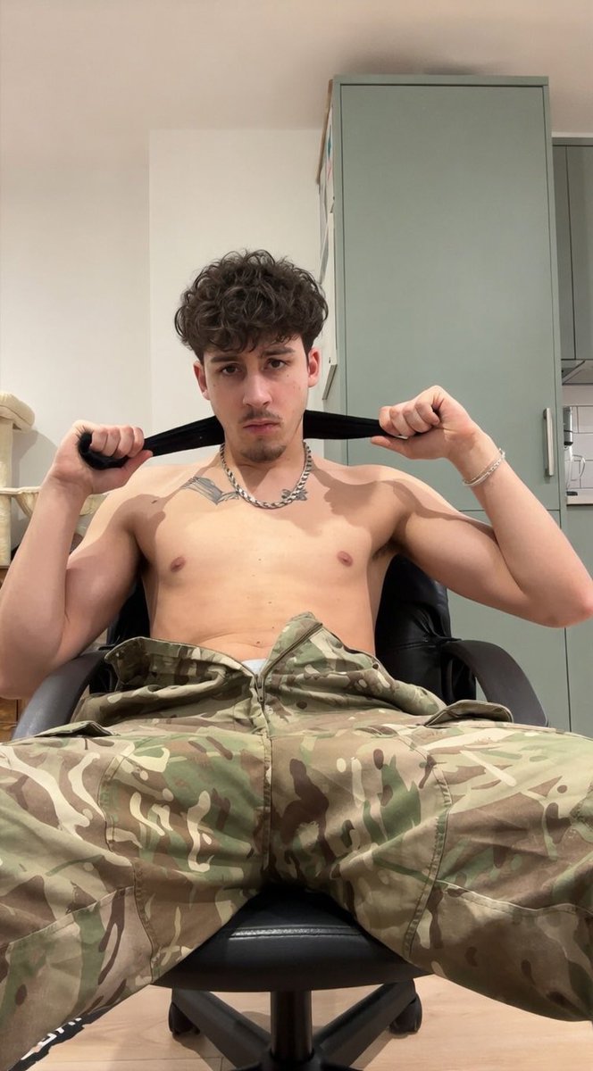 CashCooper_'s tweet photo. me and you… what would you do to me 🙇🏻‍♂️😈 https://t.co/N9p6dtL72J
