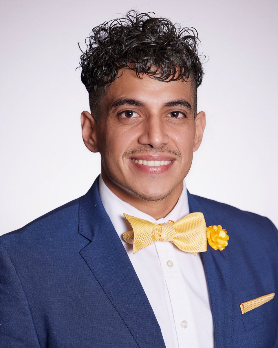 Senor_Mauricio's tweet photo. From Experiencing Homelessness, 
From Living in my Car, 
From Taking the MCAT 6x —> 
To Graduating as Valedictorian, 
To Earning My M.D. —> 
To Becoming an Emergency Physician 👨🏻‍⚕️🚨

#ForeverBlessed #AlIGloryToGod #LatinosinMedicine #MelaninMedicine #AAMC 

IG 📸: @Senor_Mauricio https://t.co/3B0Ba7WIQz