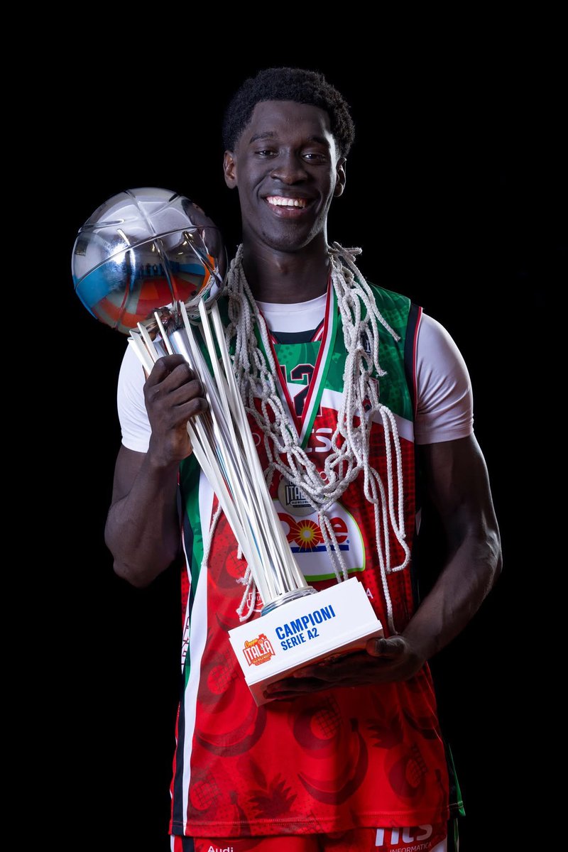 basket_221's tweet image. Félicitations au jeune Assane Sankaré (18 ans) élu Révélation de la Coupe d’Italie Série A2 2026, également Vainqueur de la compétition avec @dolebasketrimini 

🇸🇳🔥

@lnpsocial #coppaitalialnp #teamsenegal #basket221