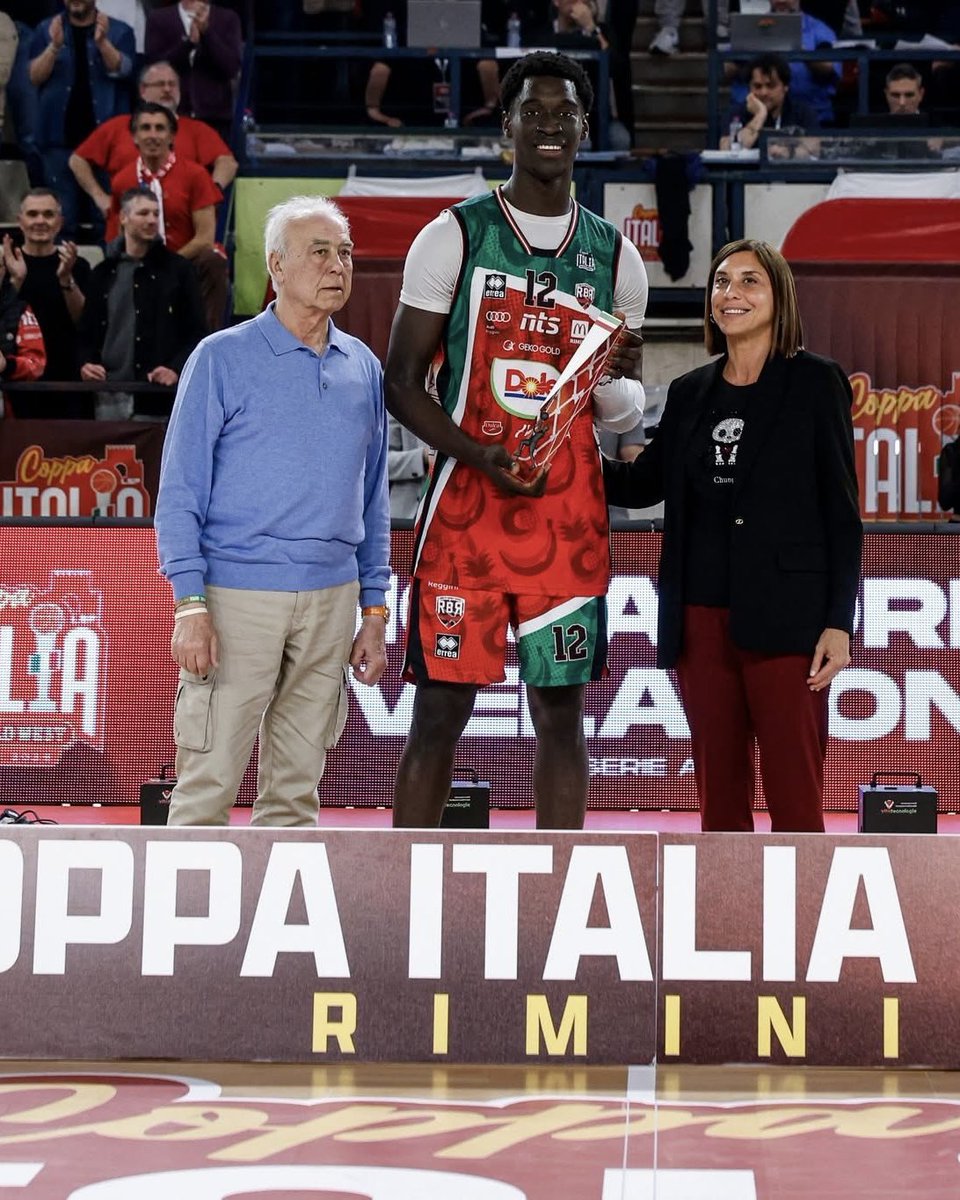 basket_221's tweet image. Félicitations au jeune Assane Sankaré (18 ans) élu Révélation de la Coupe d’Italie Série A2 2026, également Vainqueur de la compétition avec @dolebasketrimini 

🇸🇳🔥

@lnpsocial #coppaitalialnp #teamsenegal #basket221