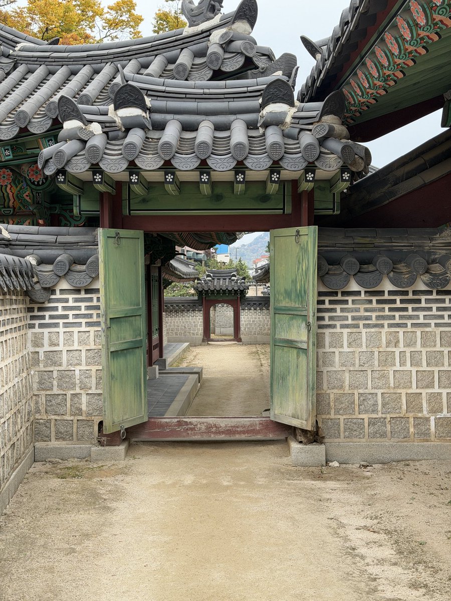 Fabmuzun_'s tweet photo. — Seoul, November 2025 📸 https://t.co/nsegM1y6Jz
