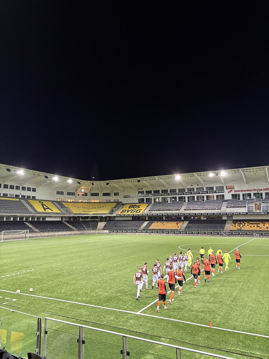 JonnyMackaronny tweet media