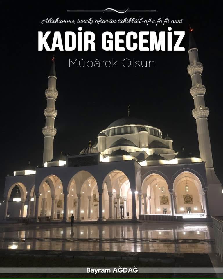 Allah'ım! 
Bizi Kur'ân süsü ile süsle. 
Kur'ân ile bize lütfet!
Kur'ân ile bizi şereflendir. 
Kur'ân elbisesini bize giydir. 
Salih amellerimize bakıp bize rahmetinle muamele eyle ve bizi cennetine koy. 
Bizi dünyadaki belalardan, sıkıntılardan ve âhiret azabından muhafaza eyle.